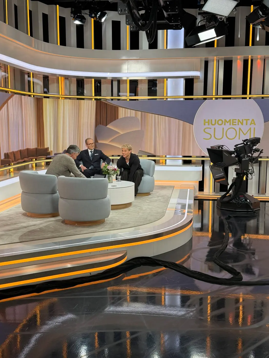 Timo Pakkanen televisiohaastattelussa